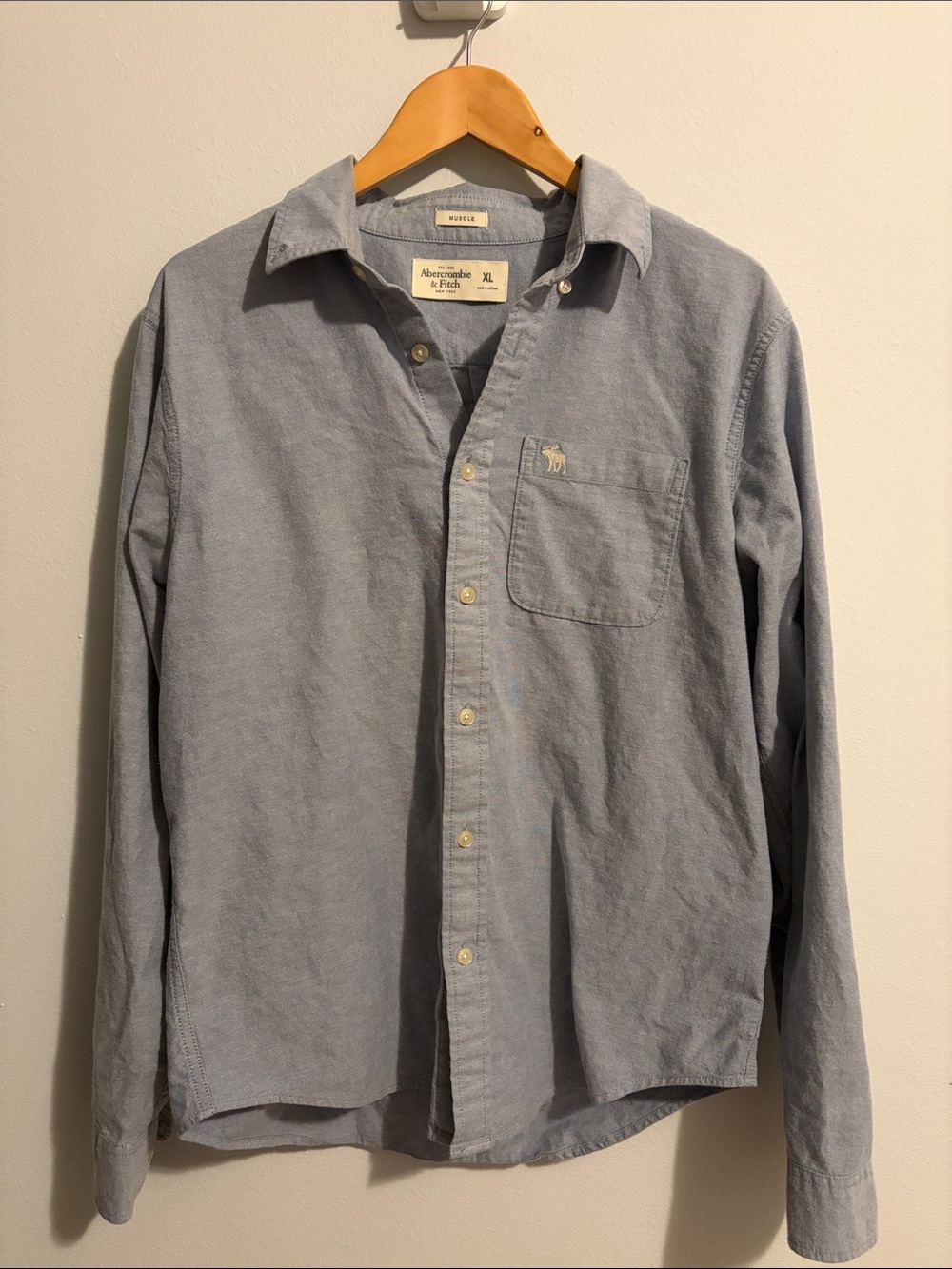 Abercrombie & Fitch Men's Light Blue Button-Down Oxford Shirt